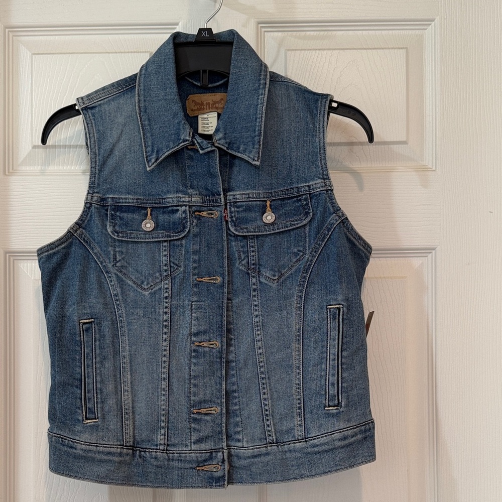 Levi’s Classic Sleeveless Denim Vest - Medium Blue size medium